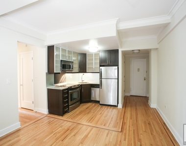 West 70th Street - Photo Thumbnail 4