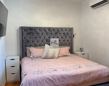 East 51 Street - Photo Thumbnail 20