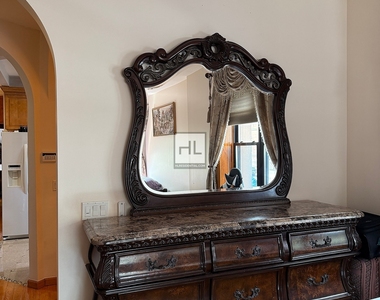 East 51 Street - Photo Thumbnail 13