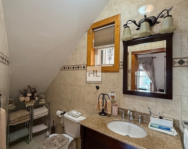 East 51 Street - Photo Thumbnail 29