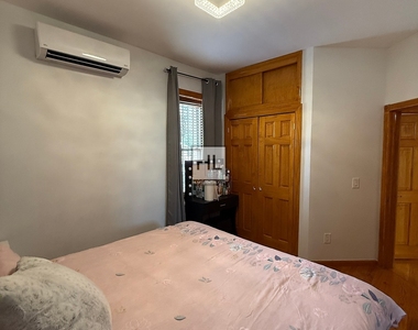 East 51 Street - Photo Thumbnail 23