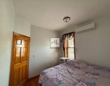 East 51 Street - Photo Thumbnail 28