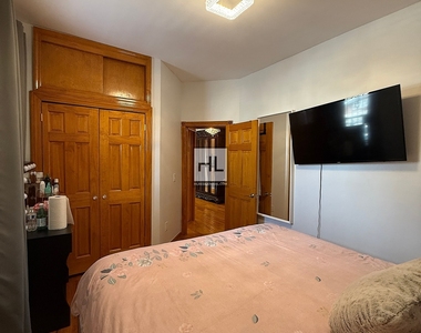 East 51 Street - Photo Thumbnail 22