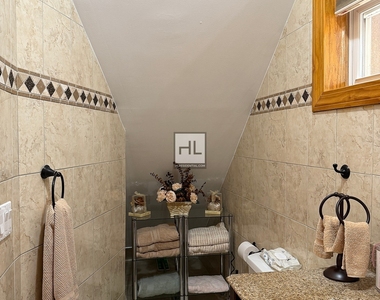 East 51 Street - Photo Thumbnail 30