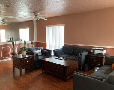 1839 Sherwood Forest Street - Photo Thumbnail 4