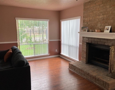 1839 Sherwood Forest Street - Photo Thumbnail 5