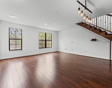 1602 Elgin Street - Photo Thumbnail 4