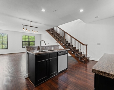 1602 Elgin Street - Photo Thumbnail 2
