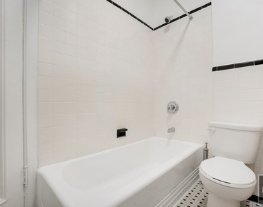 West 72 Street - Photo Thumbnail 4
