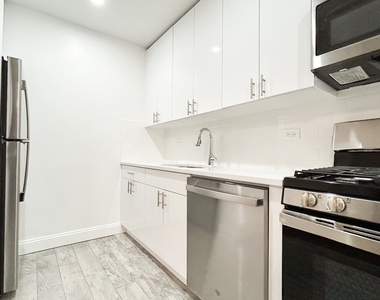 West 58th Street - Photo Thumbnail 4