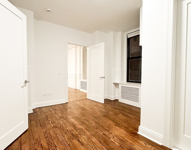 West 58th Street - Photo Thumbnail 2