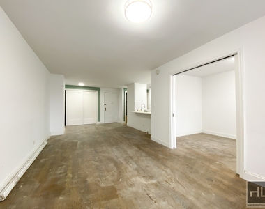 E 82 St - Photo Thumbnail 4