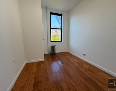 Madison Street - Photo Thumbnail 2