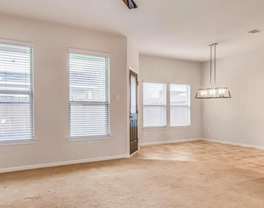 13530 Vista De Oro Street - Photo Thumbnail 3