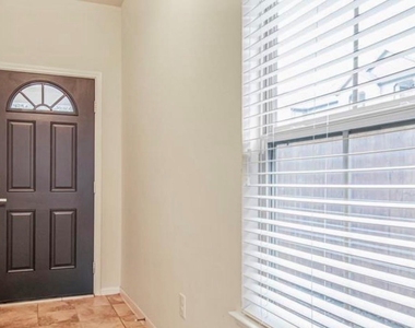 13530 Vista De Oro Street - Photo Thumbnail 2