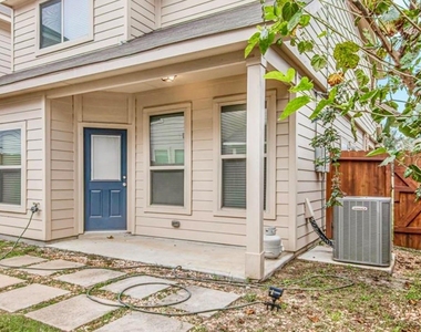 13530 Vista De Oro Street - Photo Thumbnail 21