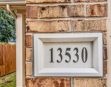 13530 Vista De Oro Street - Photo Thumbnail 22