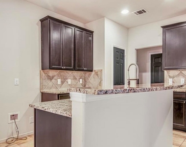 13530 Vista De Oro Street - Photo Thumbnail 7