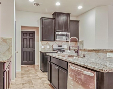 13530 Vista De Oro Street - Photo Thumbnail 8