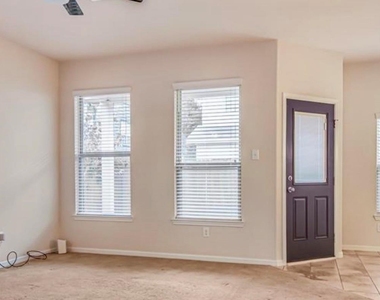 13530 Vista De Oro Street - Photo Thumbnail 4