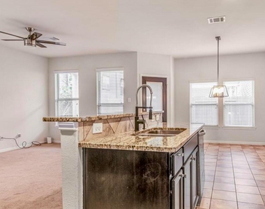 13530 Vista De Oro Street - Photo Thumbnail 6