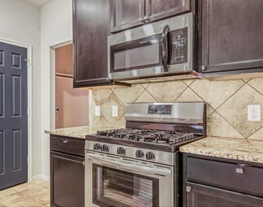 13530 Vista De Oro Street - Photo Thumbnail 9