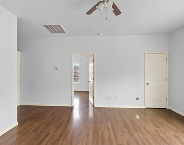 409 Beto St - Photo Thumbnail 5