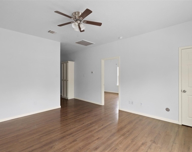 409 Beto St - Photo Thumbnail 4