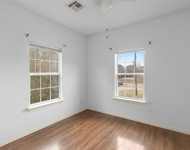 409 Beto St - Photo Thumbnail 13