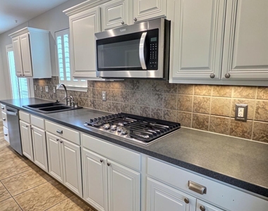305 Oak Creek Court - Photo Thumbnail 9