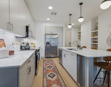 1506 N Prairie Avenue - Photo Thumbnail 2