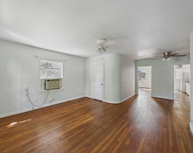1823 W Main Street - Photo Thumbnail 3
