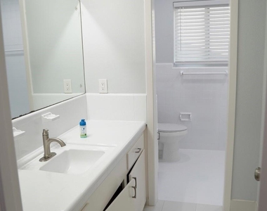 5715 Portal Drive - Photo Thumbnail 16