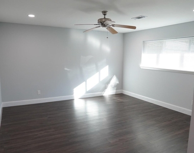 5715 Portal Drive - Photo Thumbnail 22