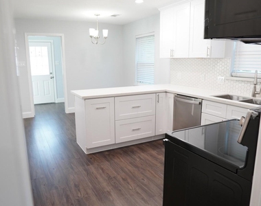 5715 Portal Drive - Photo Thumbnail 5