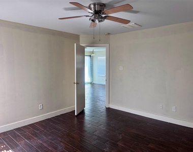 19434 Fletcher Way Drive - Photo Thumbnail 10