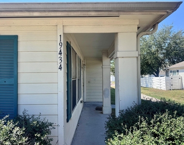 19434 Fletcher Way Drive - Photo Thumbnail 4