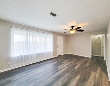 4817 Lawndale Street - Photo Thumbnail 5