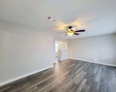 4817 Lawndale Street - Photo Thumbnail 3