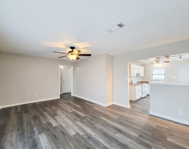 4817 Lawndale Street - Photo Thumbnail 4