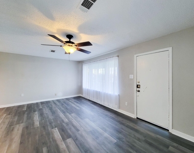 4817 Lawndale Street - Photo Thumbnail 2