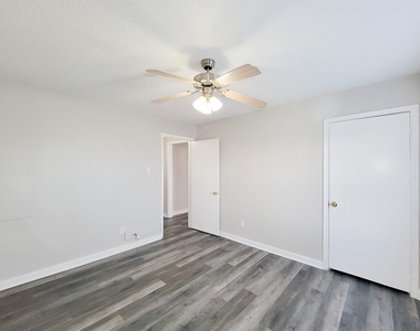4817 Lawndale Street - Photo Thumbnail 12