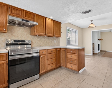 10518 Quail Ridge Lane - Photo Thumbnail 17
