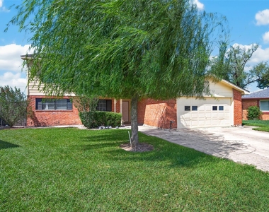 10518 Quail Ridge Lane - Photo Thumbnail 2
