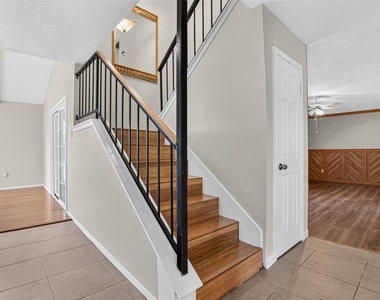 10518 Quail Ridge Lane - Photo Thumbnail 9