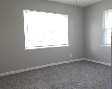 402 S Blackwell Street - Photo Thumbnail 8
