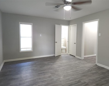 402 S Blackwell Street - Photo Thumbnail 16