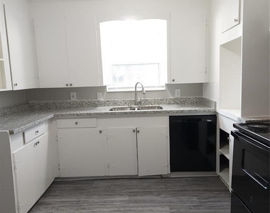 402 S Blackwell Street - Photo Thumbnail 4