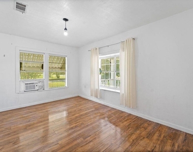 401 Lee Avenue - Photo Thumbnail 9