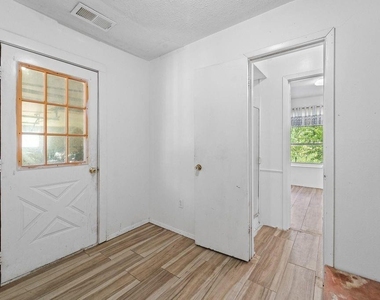 401 Lee Avenue - Photo Thumbnail 19
